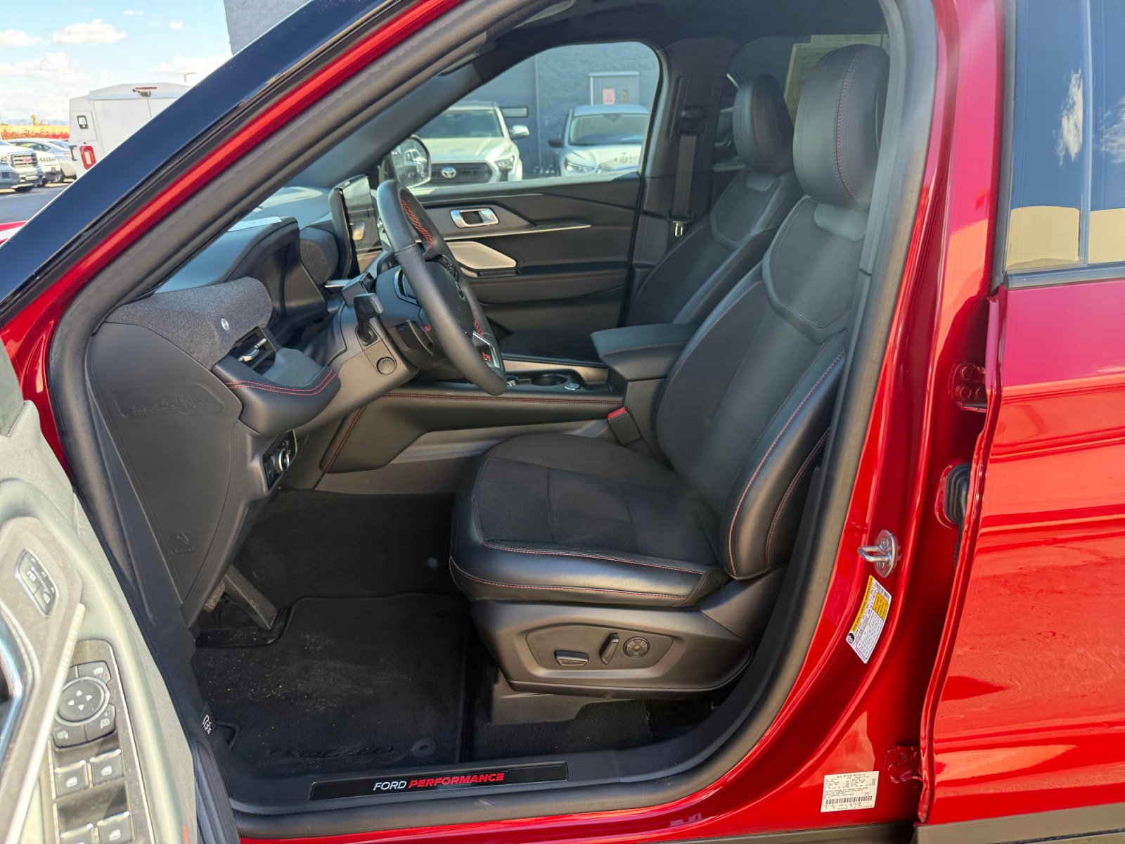 Certified 2025 Ford Explorer ST image 12