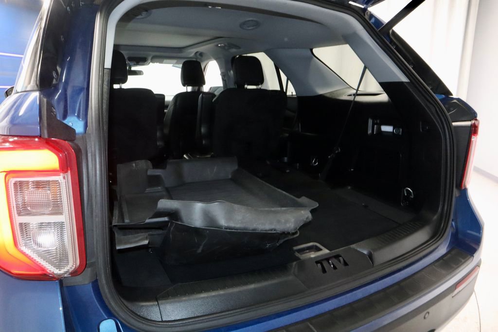 Certified 2023 Ford Explorer XLT w/ Equipment Group 202A AWD/4WD image 14