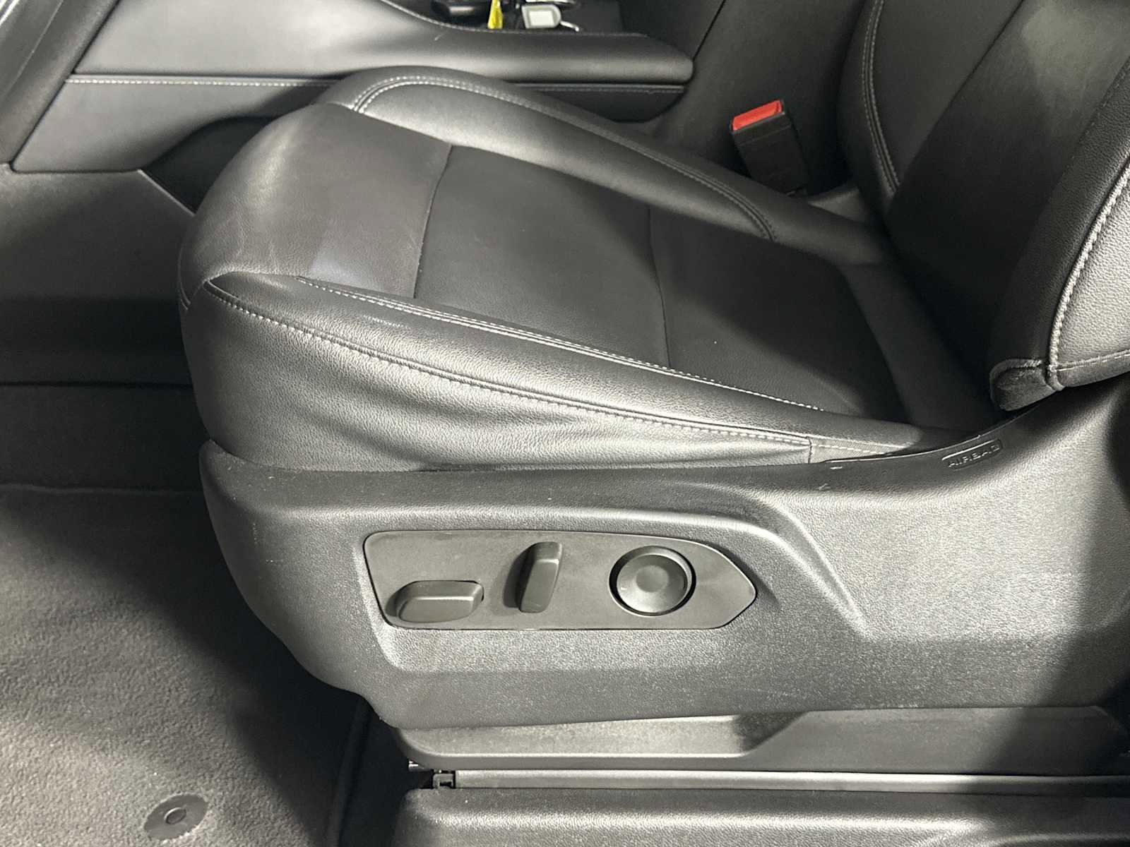 Used 2023 Chevrolet Tahoe Z71 w/ Luxury Package image 9