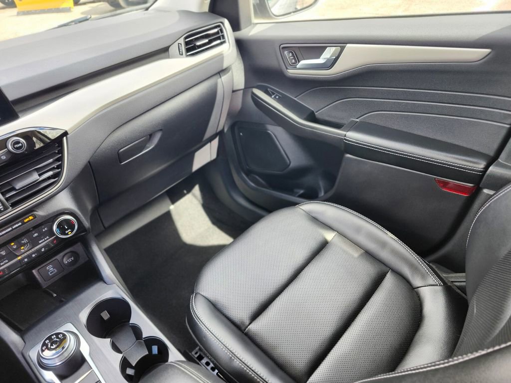 Certified 2022 Ford Escape SEL w/ Technology Package AWD/4WD image 15