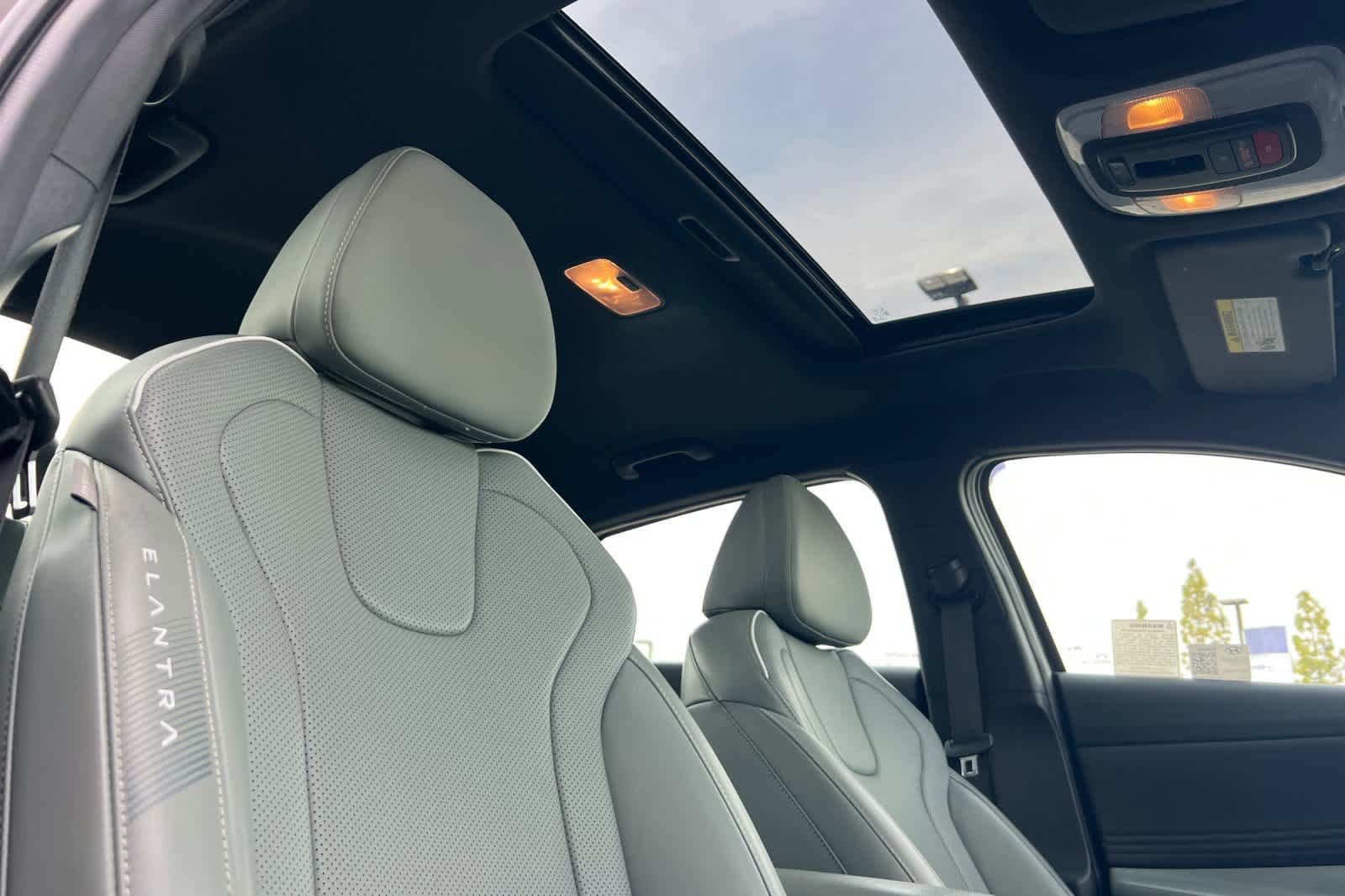 Used 2024 Hyundai Elantra Limited image 17