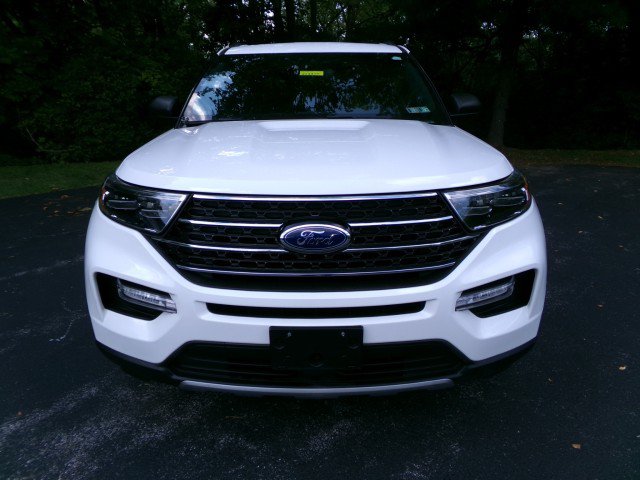 Certified 2020 Ford Explorer XLT w/ Equipment Group 202A AWD/4WD image 3