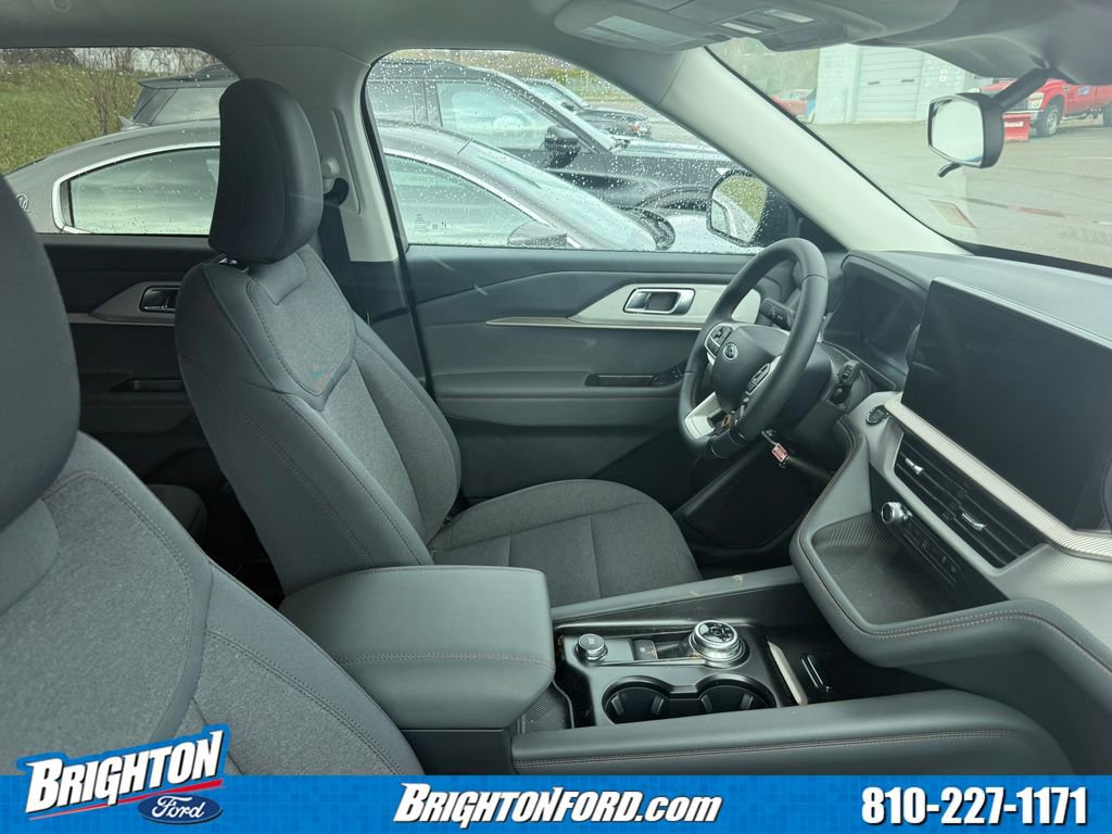 Certified 2025 Ford Explorer Active AWD/4WD image 8