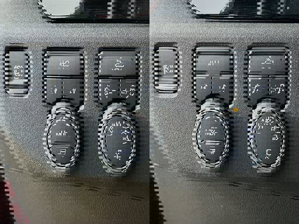 Used 2025 Chevrolet Silverado 1500 LT image 27