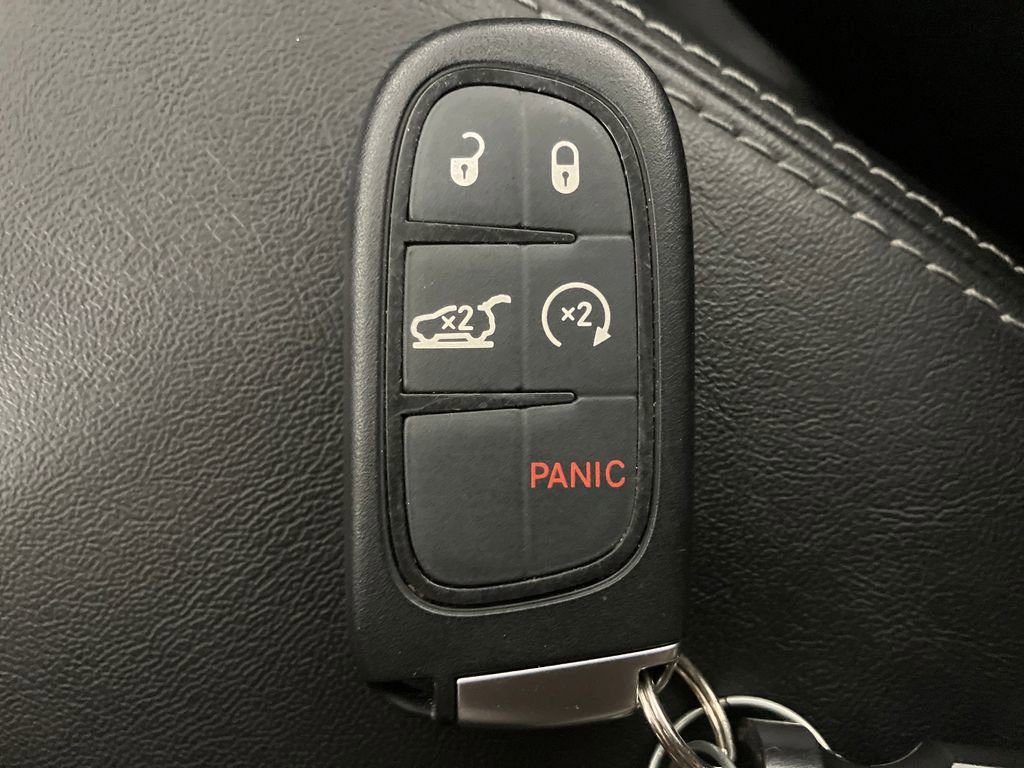 Used 2022 Jeep Cherokee Limited image 32