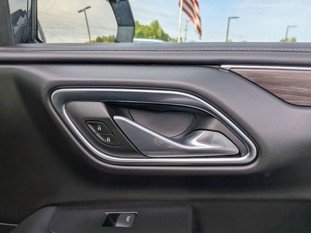 Used 2024 Chevrolet Suburban LT RWD image 32