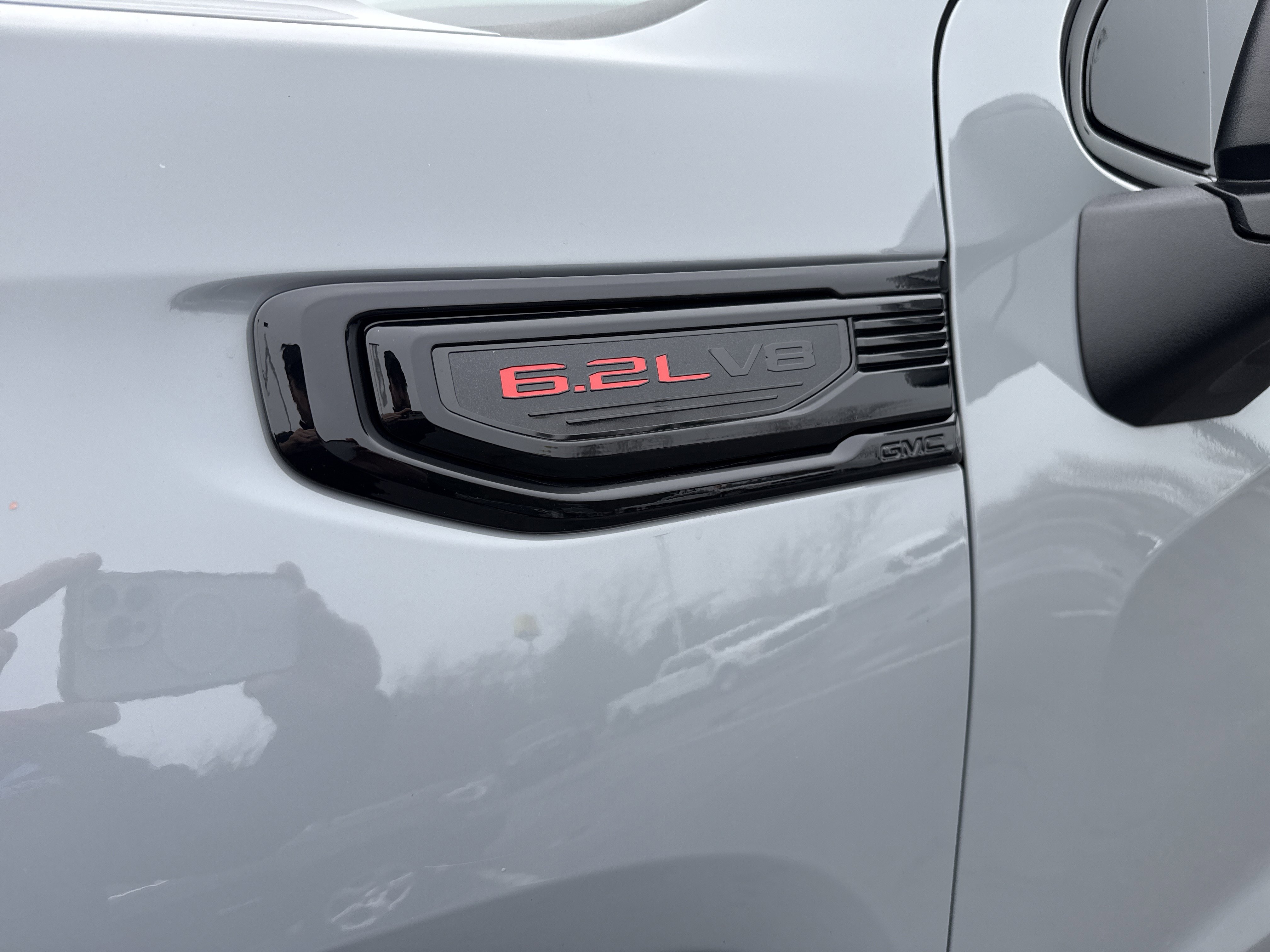 Used 2024 GMC Sierra 1500 AT4 w/ Technology Package AWD/4WD image 4