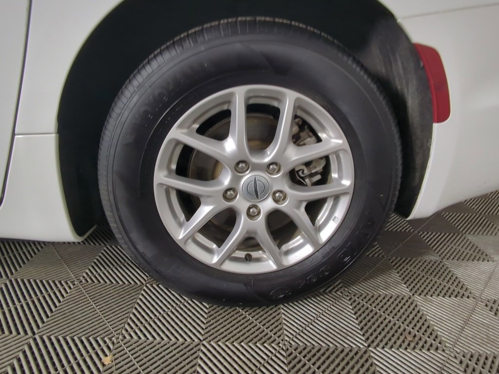 Used 2024 Chrysler Pacifica Touring-L image 11