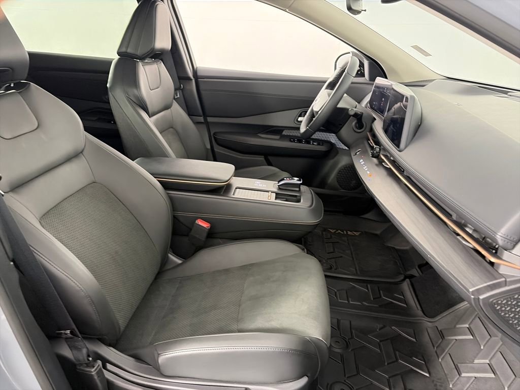 Used 2025 Nissan Ariya AWD image 32