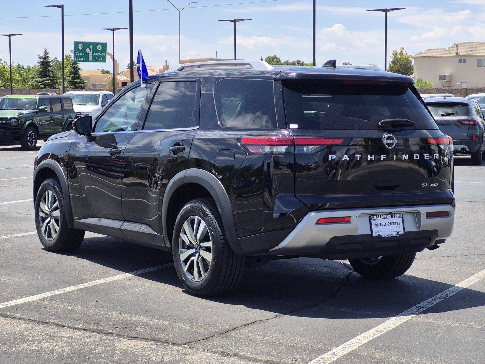 Used 2025 Nissan Pathfinder SL AWD/4WD image 5