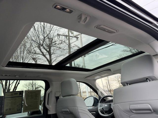 Certified 2025 Ford Expedition Max Platinum image 17