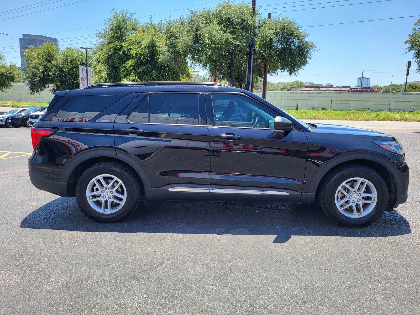 Certified 2025 Ford Explorer Active RWD video 2