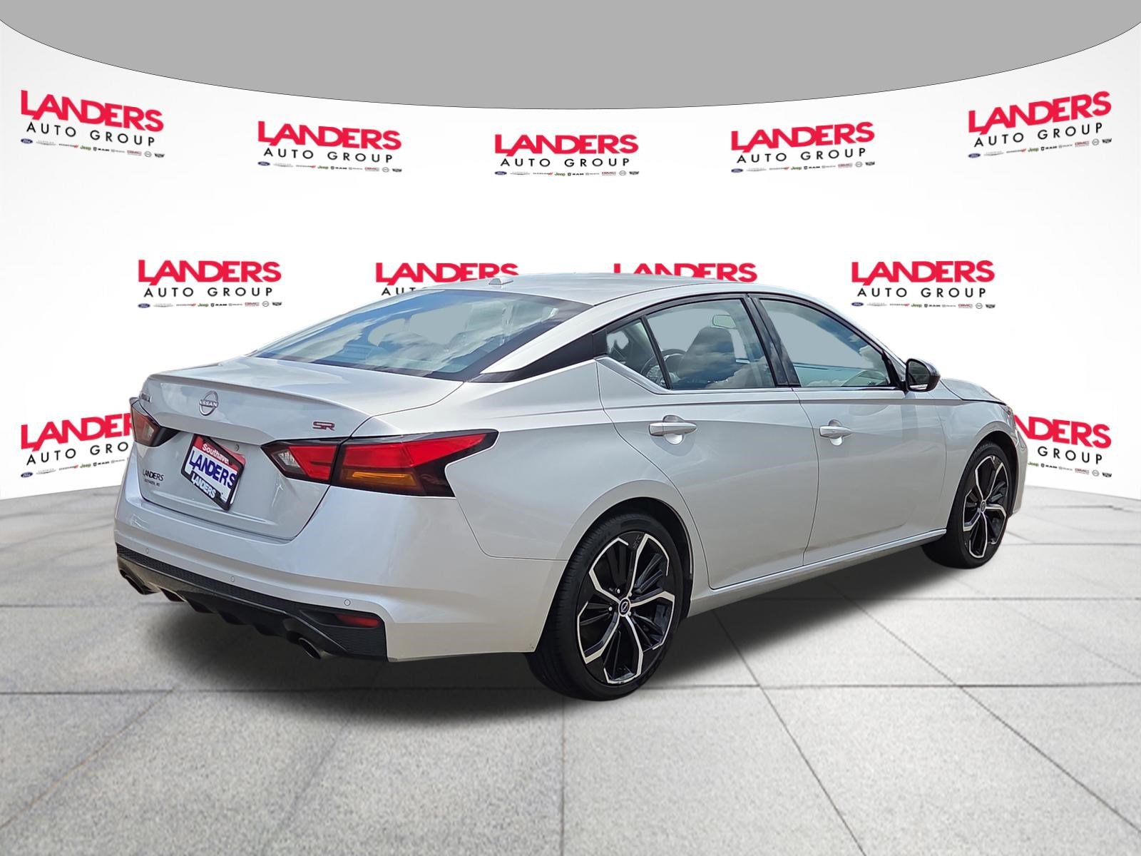 Used 2024 Nissan Altima 2.5 SR FWD image 3