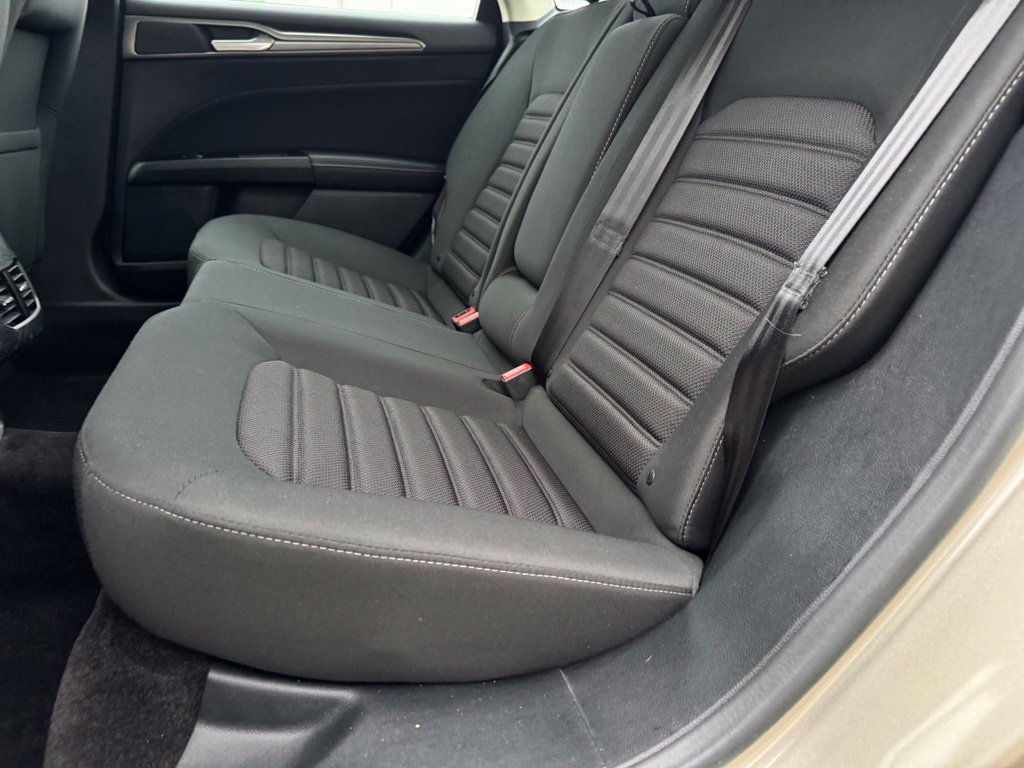 Certified 2017 Ford Fusion SE w/ Fusion SE Technology Package FWD image 11