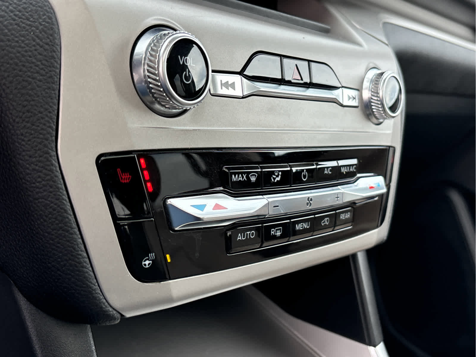 Certified 2022 Ford Explorer XLT w/ Equipment Group 202A image 22