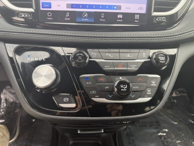 Used 2025 Chrysler Pacifica Select FWD image 23