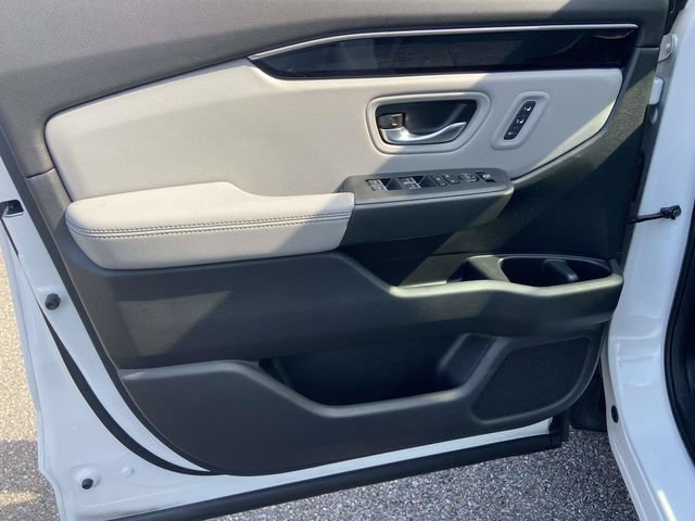 Used 2025 Honda Pilot EX-L image 11