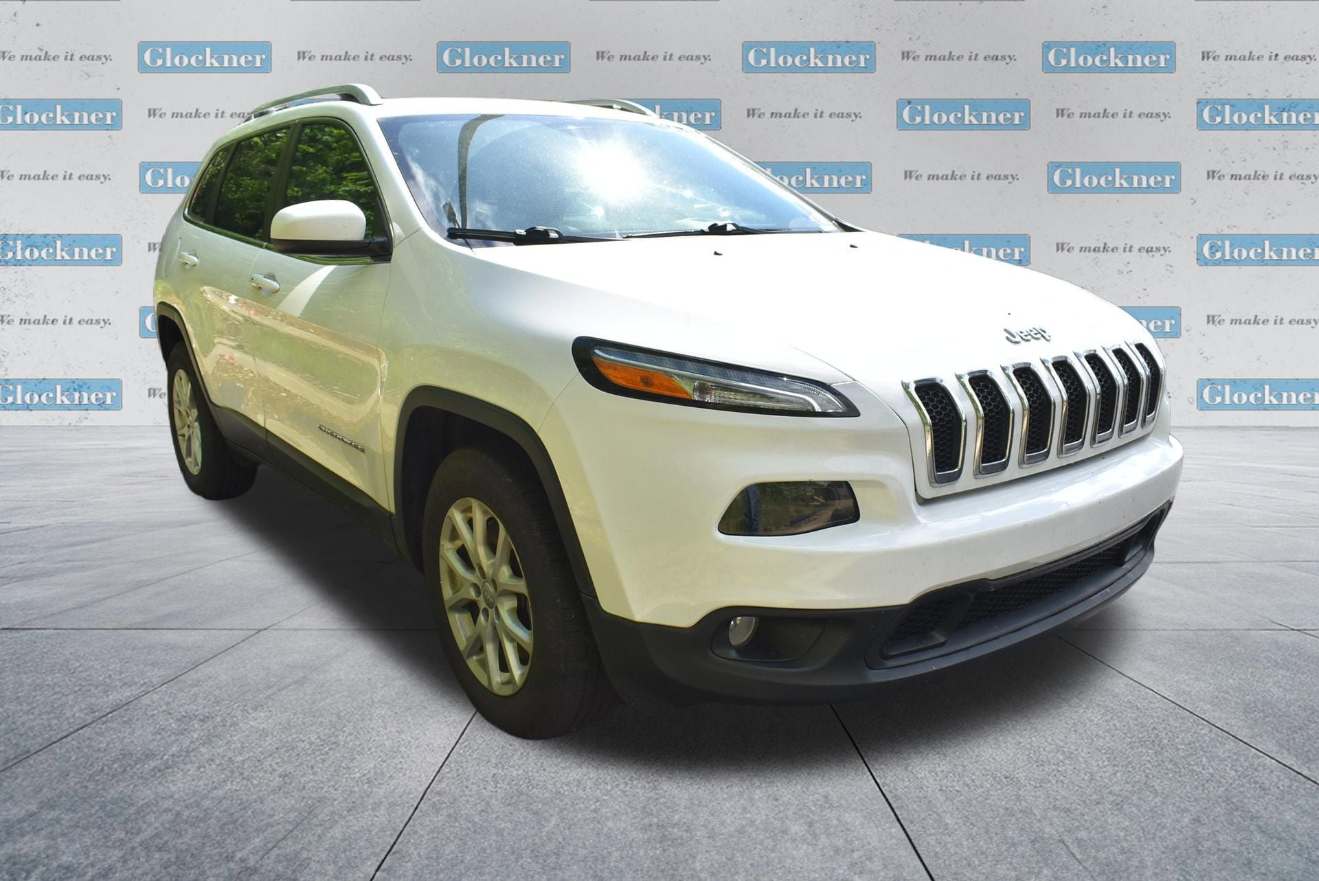 Used 2018 Jeep Cherokee Latitude Plus w/ Cold Weather Group AWD/4WD image 12
