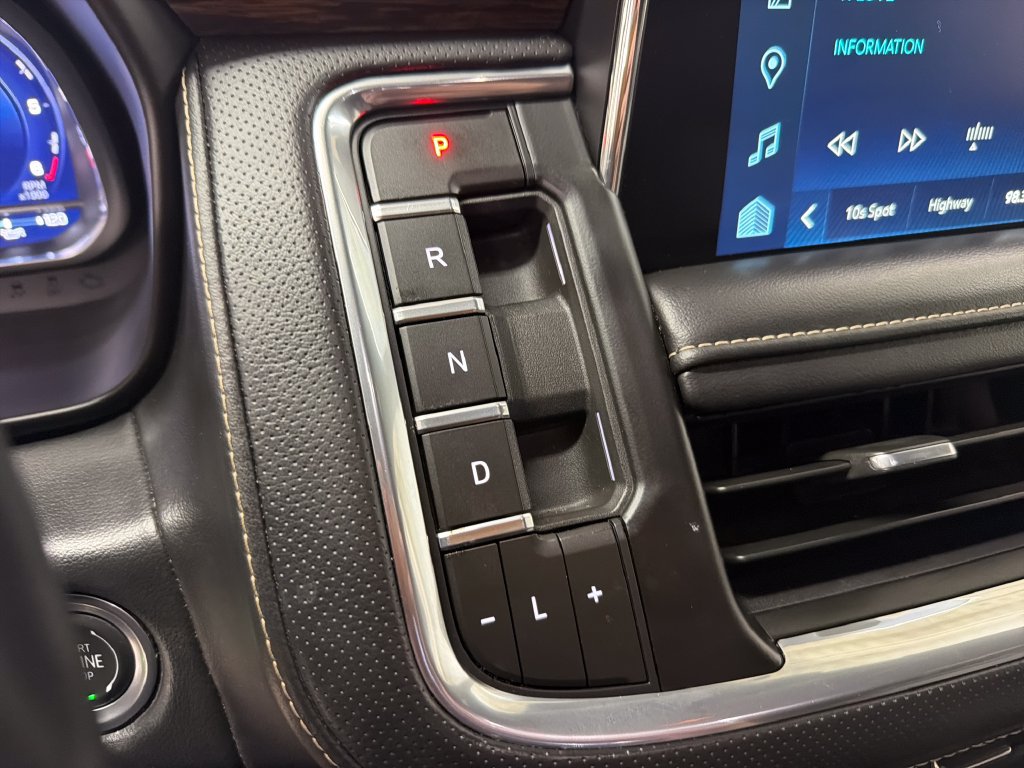 Used 2024 Chevrolet Suburban Premier RWD image 28