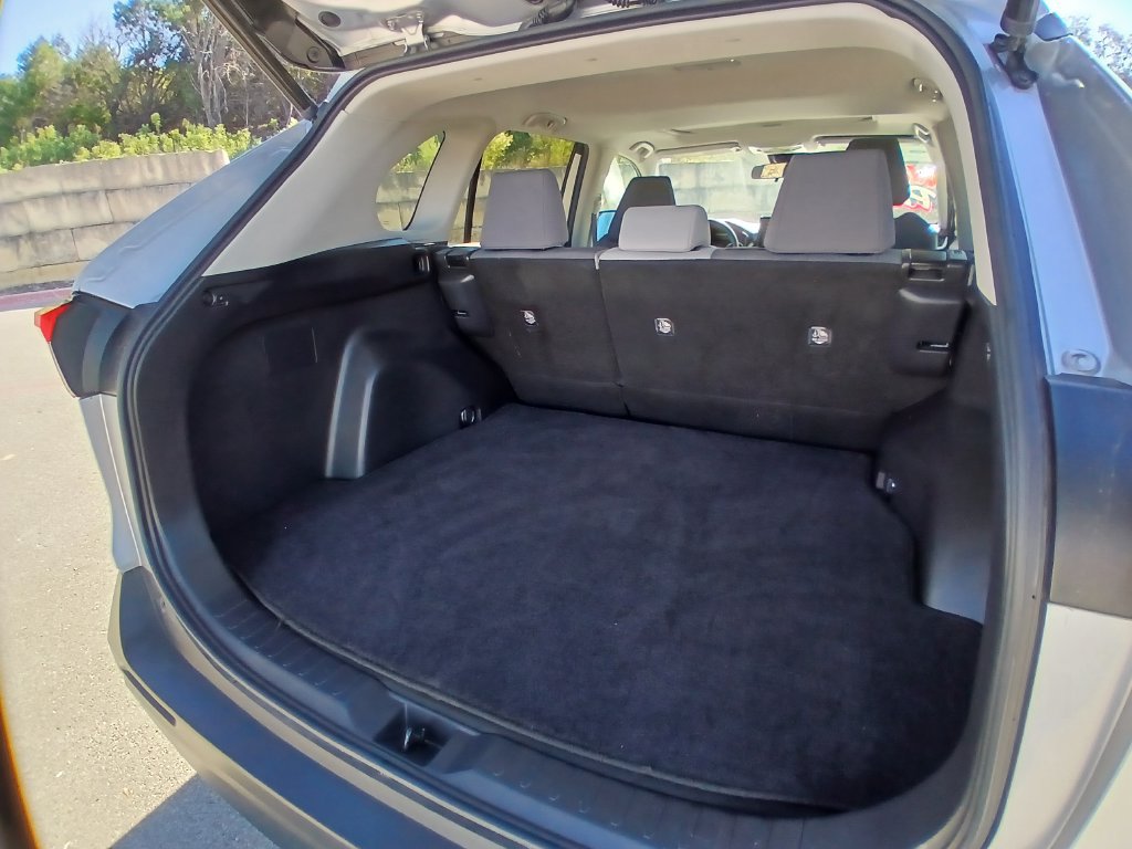Used 2021 Toyota RAV4 XLE w/ Convenience Package FWD image 25