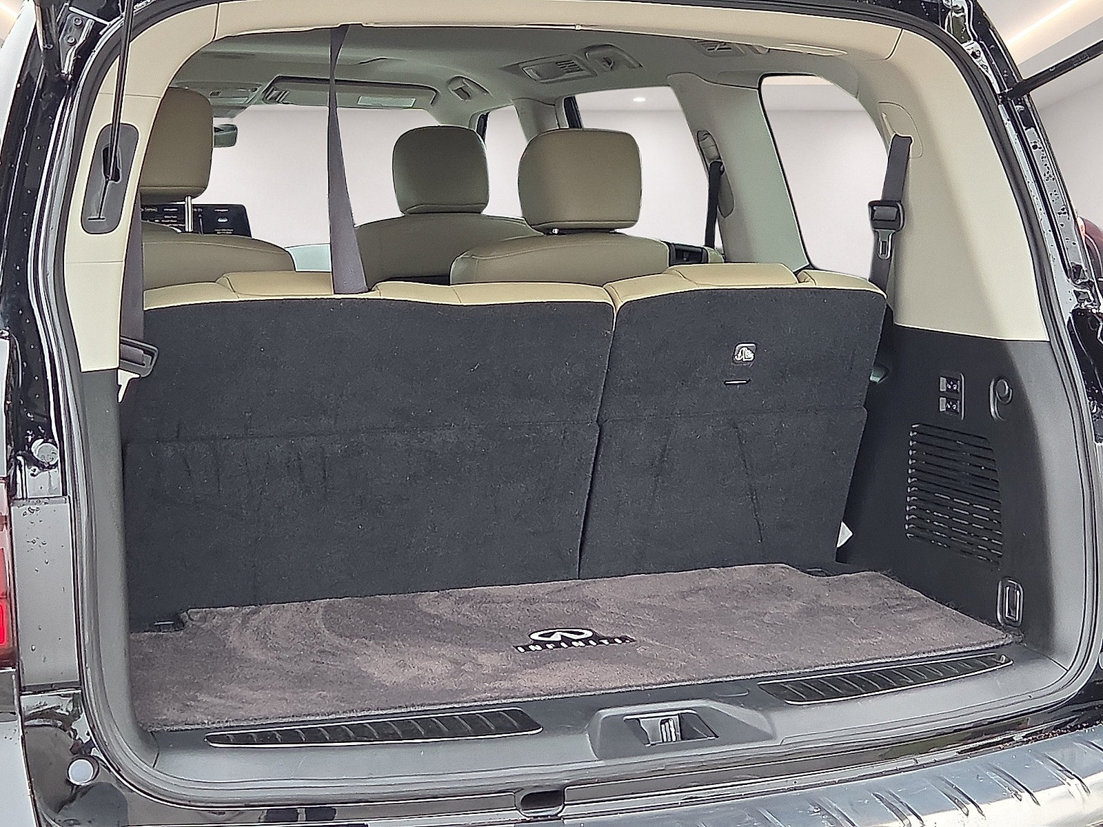 Used 2022 INFINITI QX80 Premium Select w/ Cargo Package AWD/4WD image 8