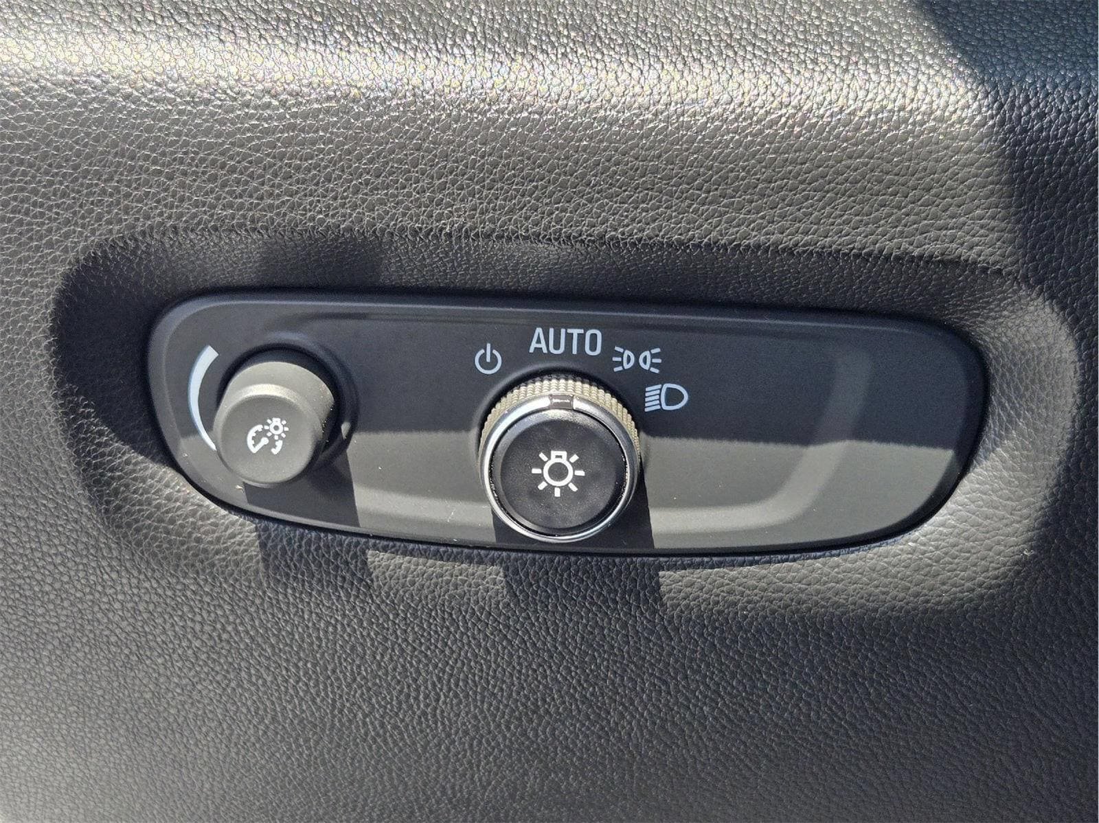 Used 2020 Chevrolet Traverse LS FWD image 20