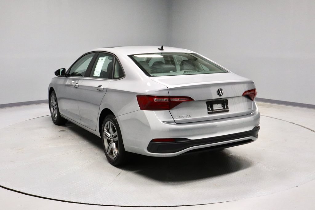 Used 2024 Volkswagen Jetta SE FWD image 9