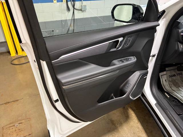 Used 2025 Buick Enclave Sport Touring w/ Power Package AWD/4WD image 23