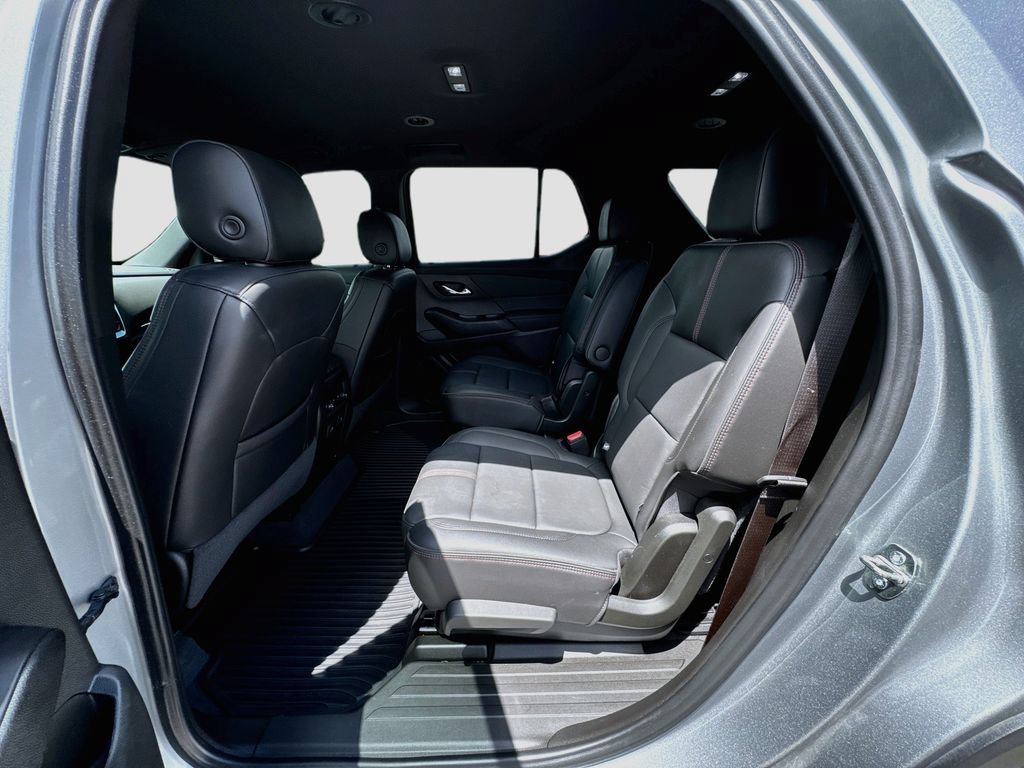 Used 2023 Chevrolet Traverse RS FWD image 25