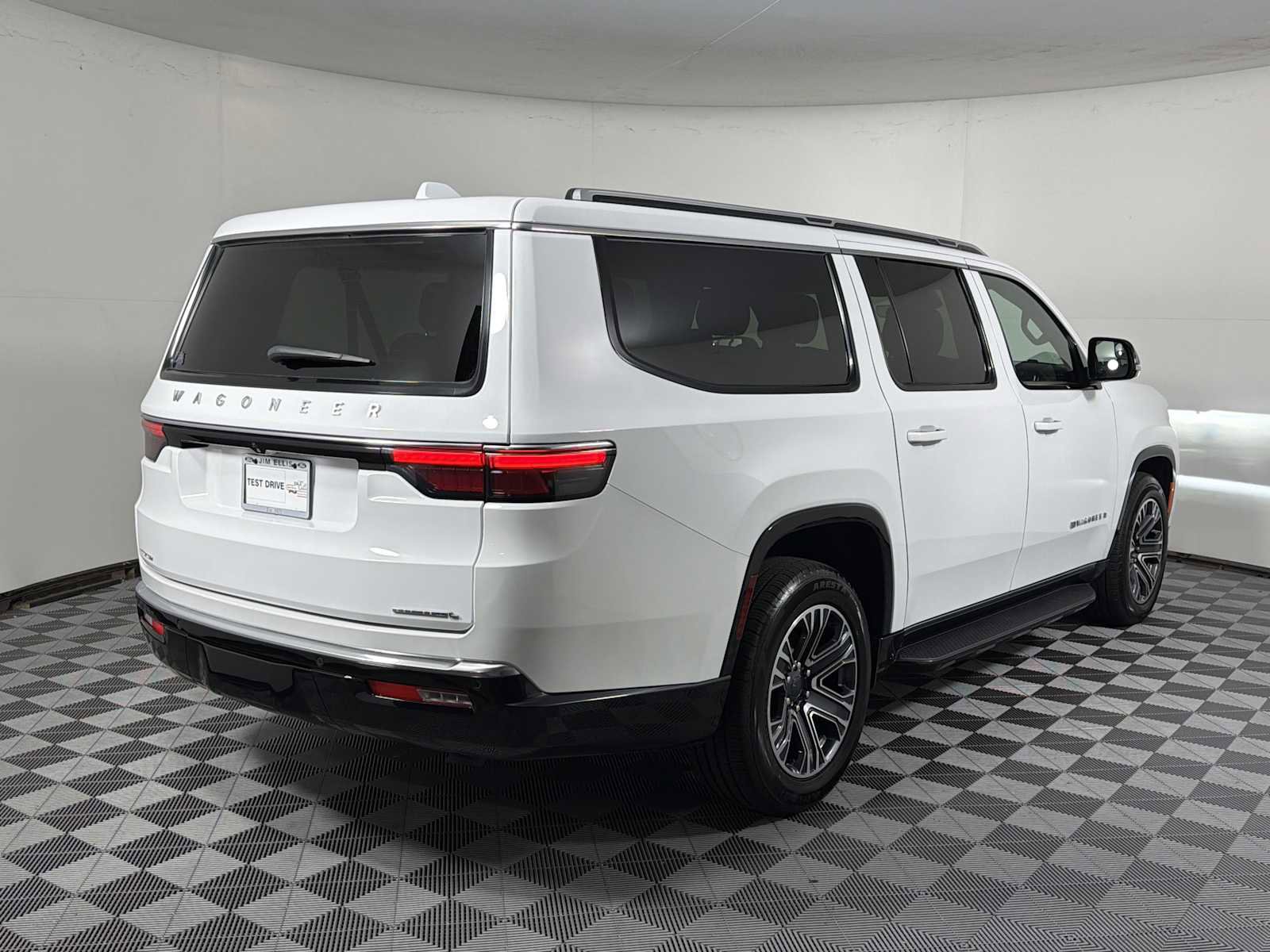 Used 2023 Jeep Wagoneer L Series II AWD/4WD image 7