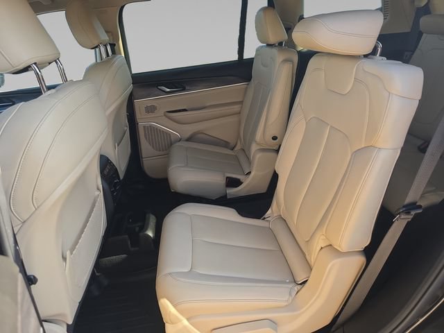 Used 2022 Jeep Grand Cherokee L Limited AWD/4WD image 20