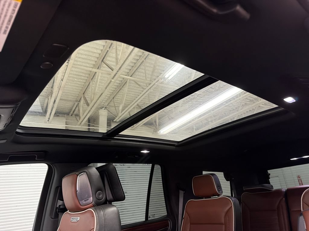 Used 2023 GMC Yukon Denali Ultimate AWD/4WD image 9