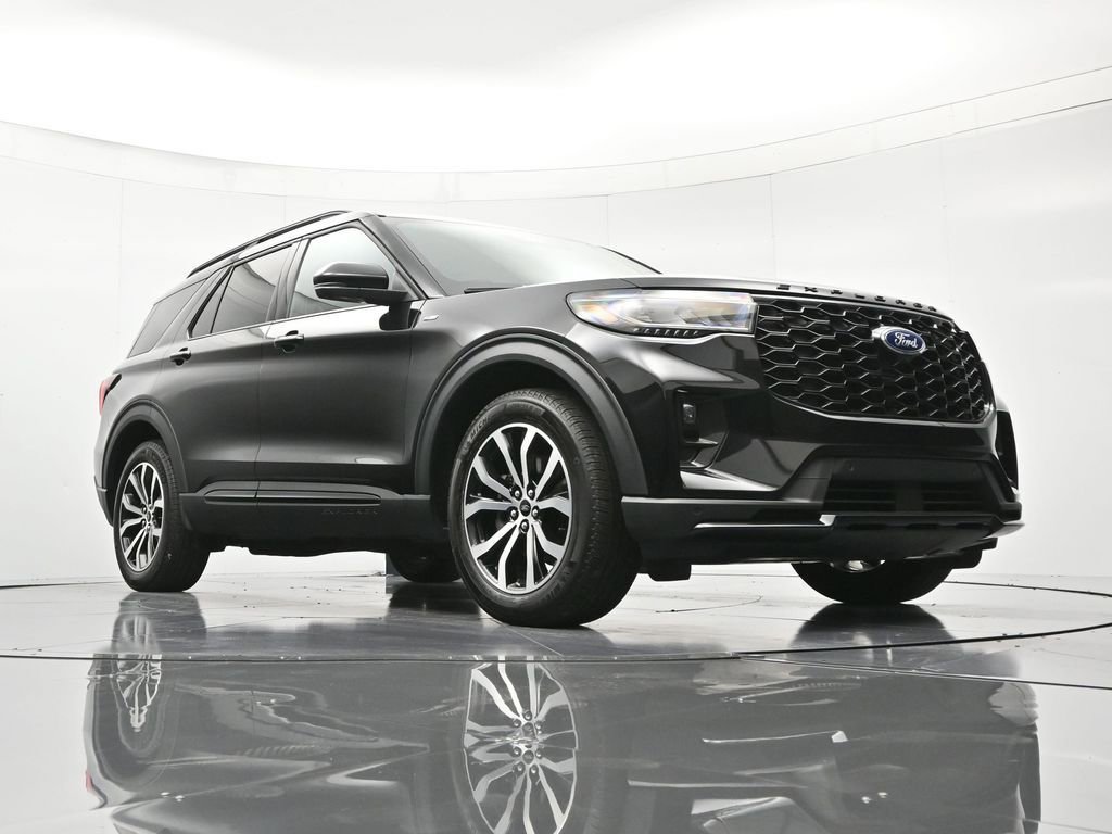 Certified 2025 Ford Explorer ST-Line w/ Premium Package RWD image 39