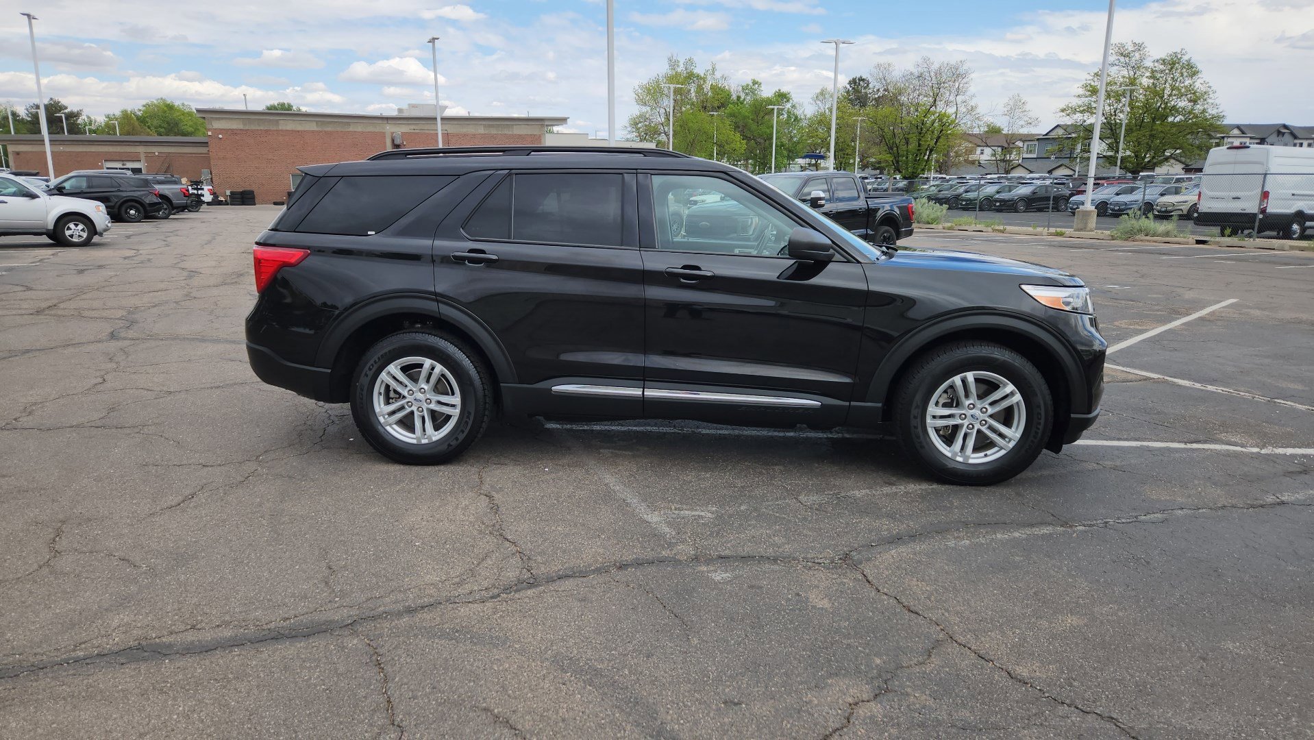 Certified 2023 Ford Explorer XLT w/ Equipment Group 202A AWD/4WD image 15