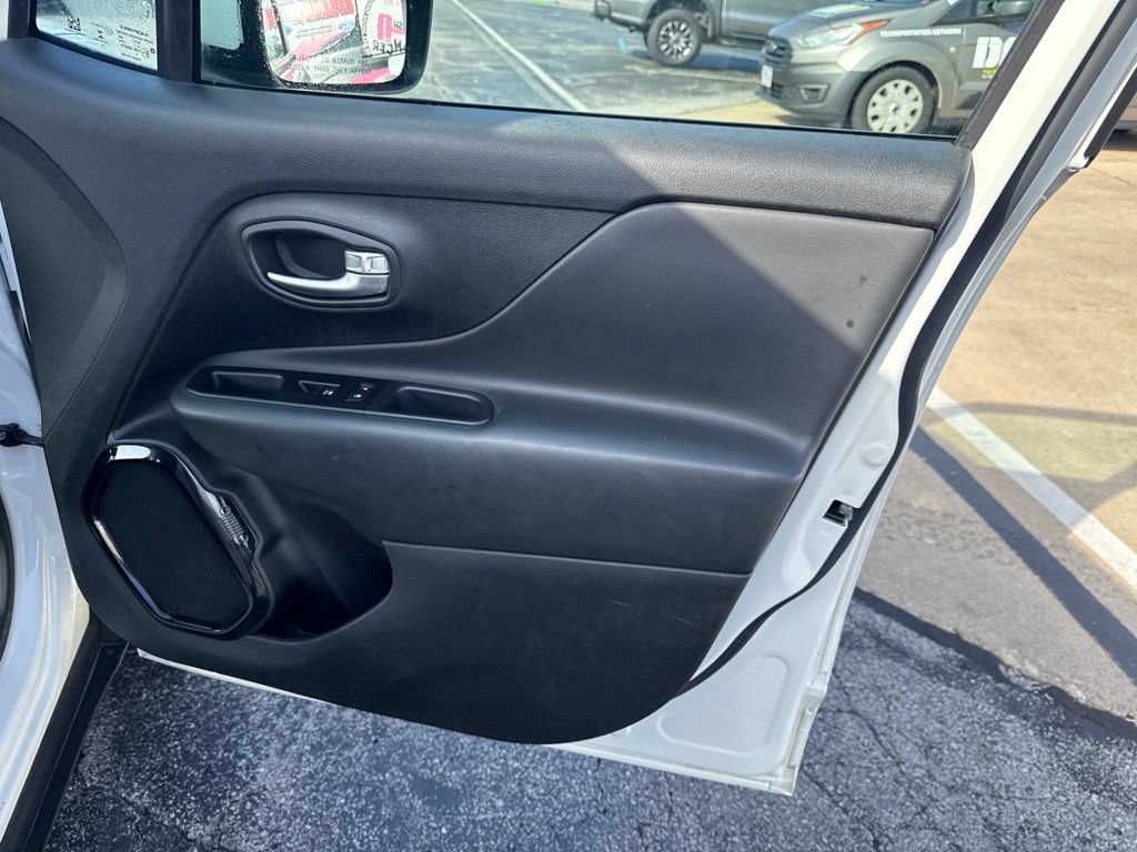 Used 2020 Jeep Renegade Altitude AWD/4WD image 32