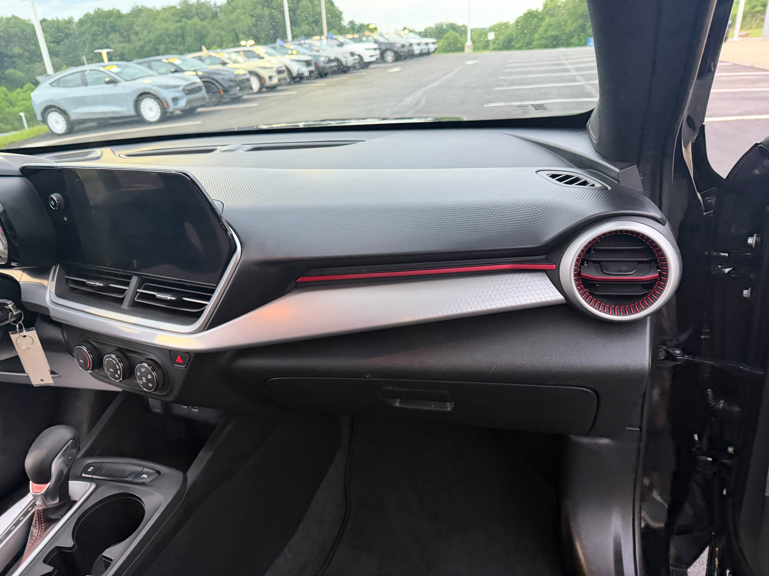 Used 2024 Chevrolet Trax RS FWD image 21