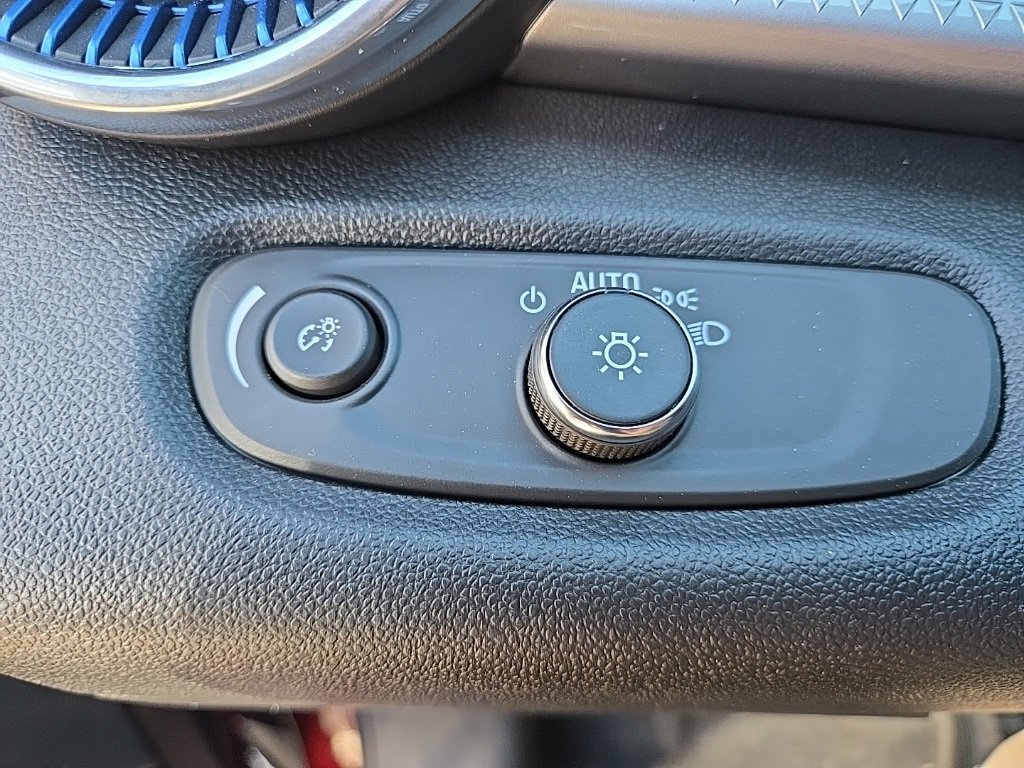 Used 2025 Chevrolet Trax LT w/ LT Convenience Package image 10