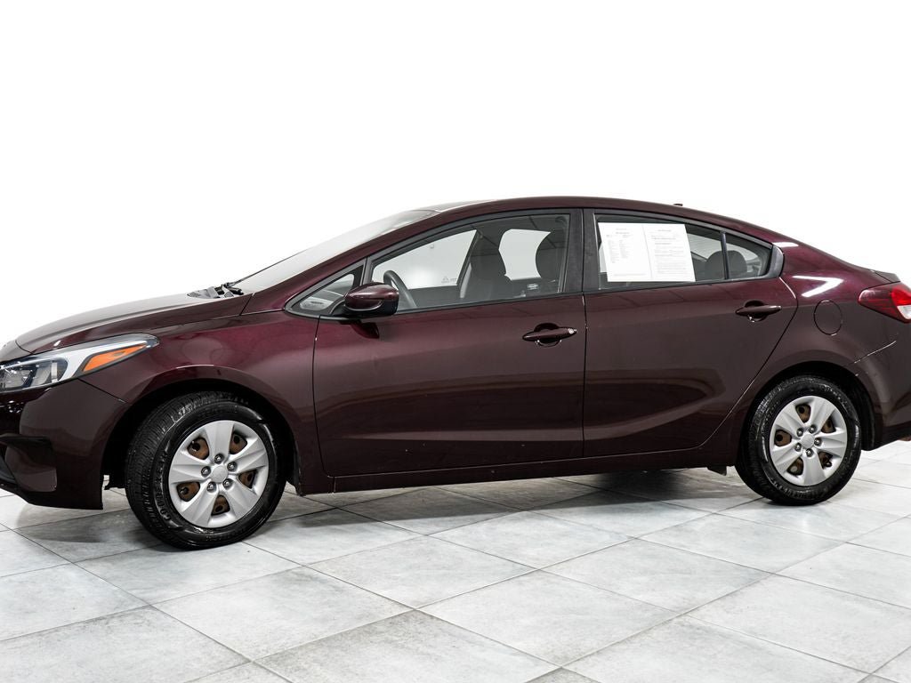 Used 2017 Kia Forte LX FWD image 4