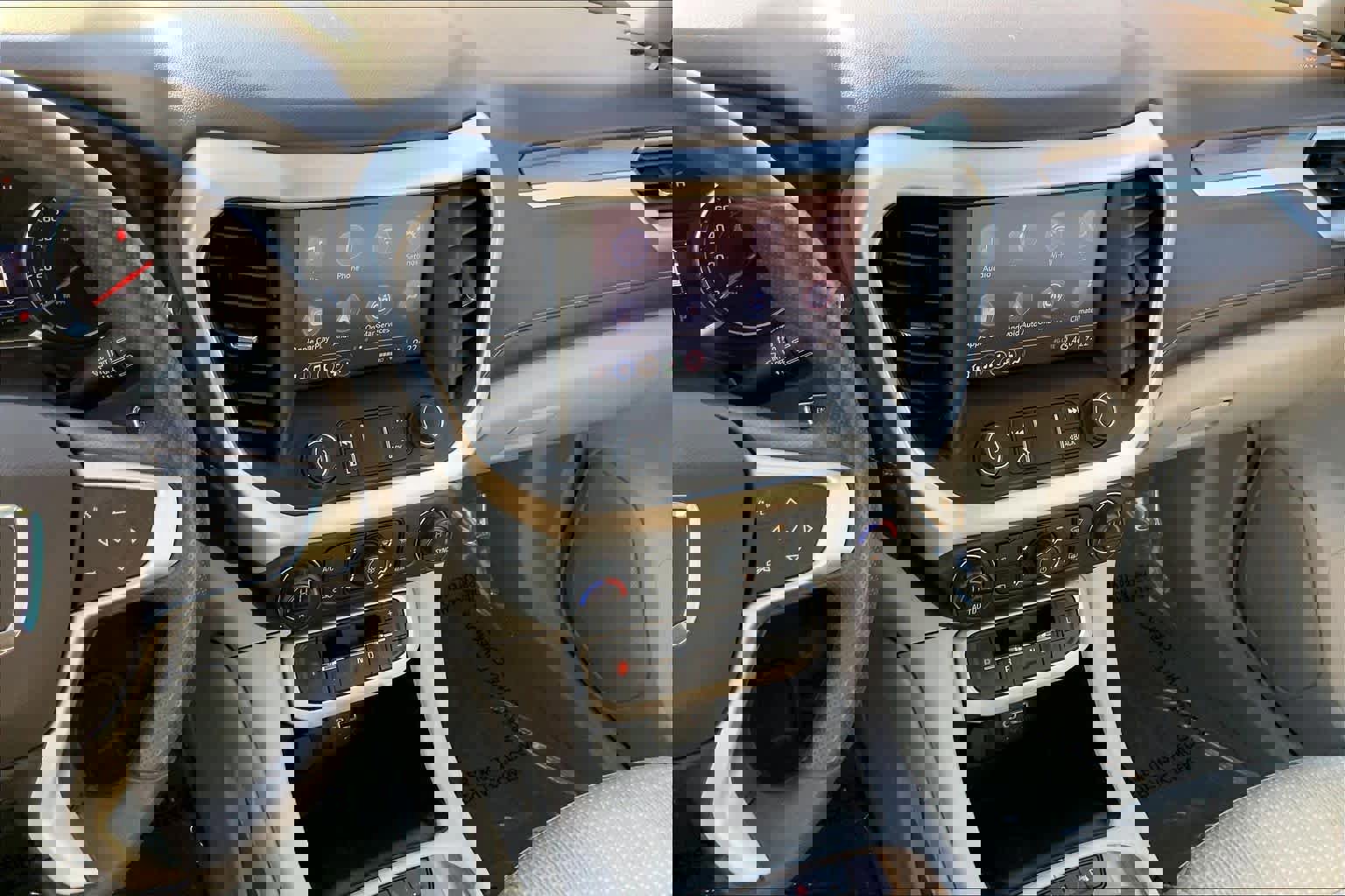 Used 2023 GMC Acadia SLE w/ Driver Convenience Package image 9