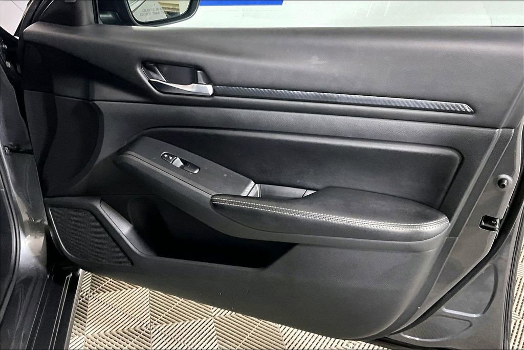 Used 2024 Nissan Altima 2.5 SV image 19