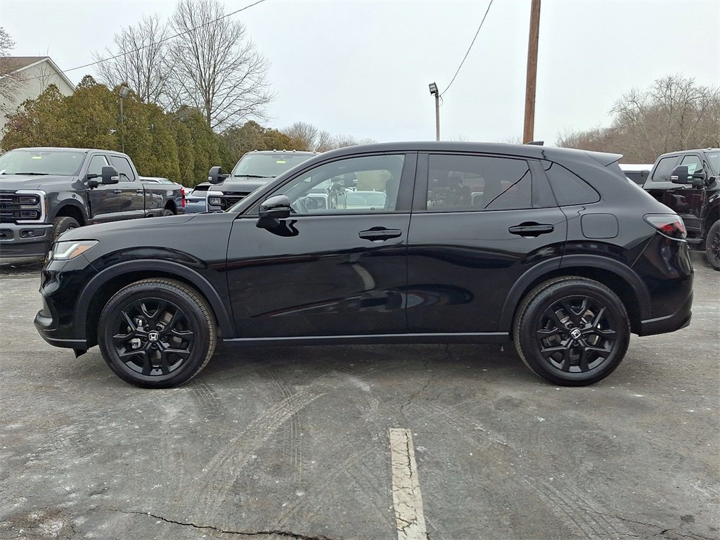 Used 2025 Honda HR-V Sport image 2