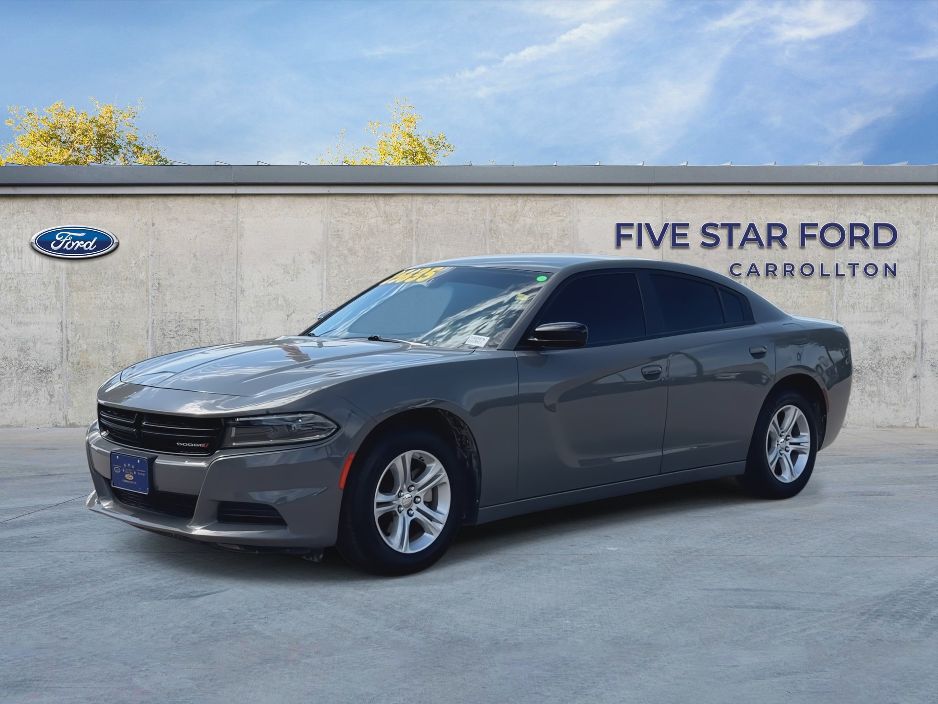 Used 2023 Dodge Charger SXT RWD image 4