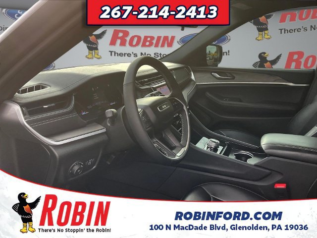 Used 2025 Jeep Grand Cherokee Limited AWD/4WD image 17