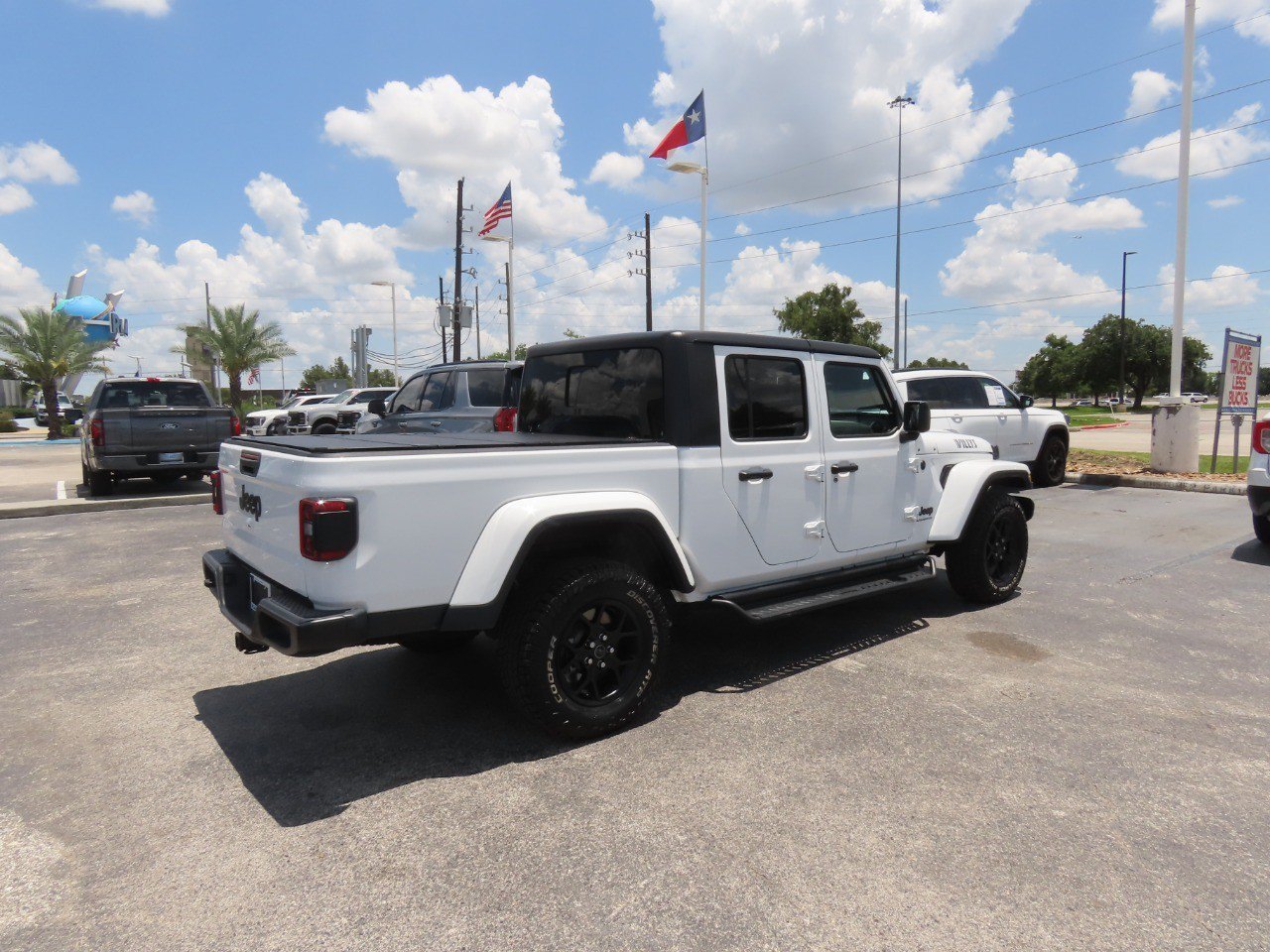 Used 2024 Jeep Gladiator Sport AWD/4WD image 11