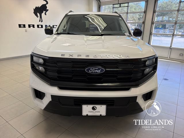Certified 2025 Ford Expedition Active RWD image 3