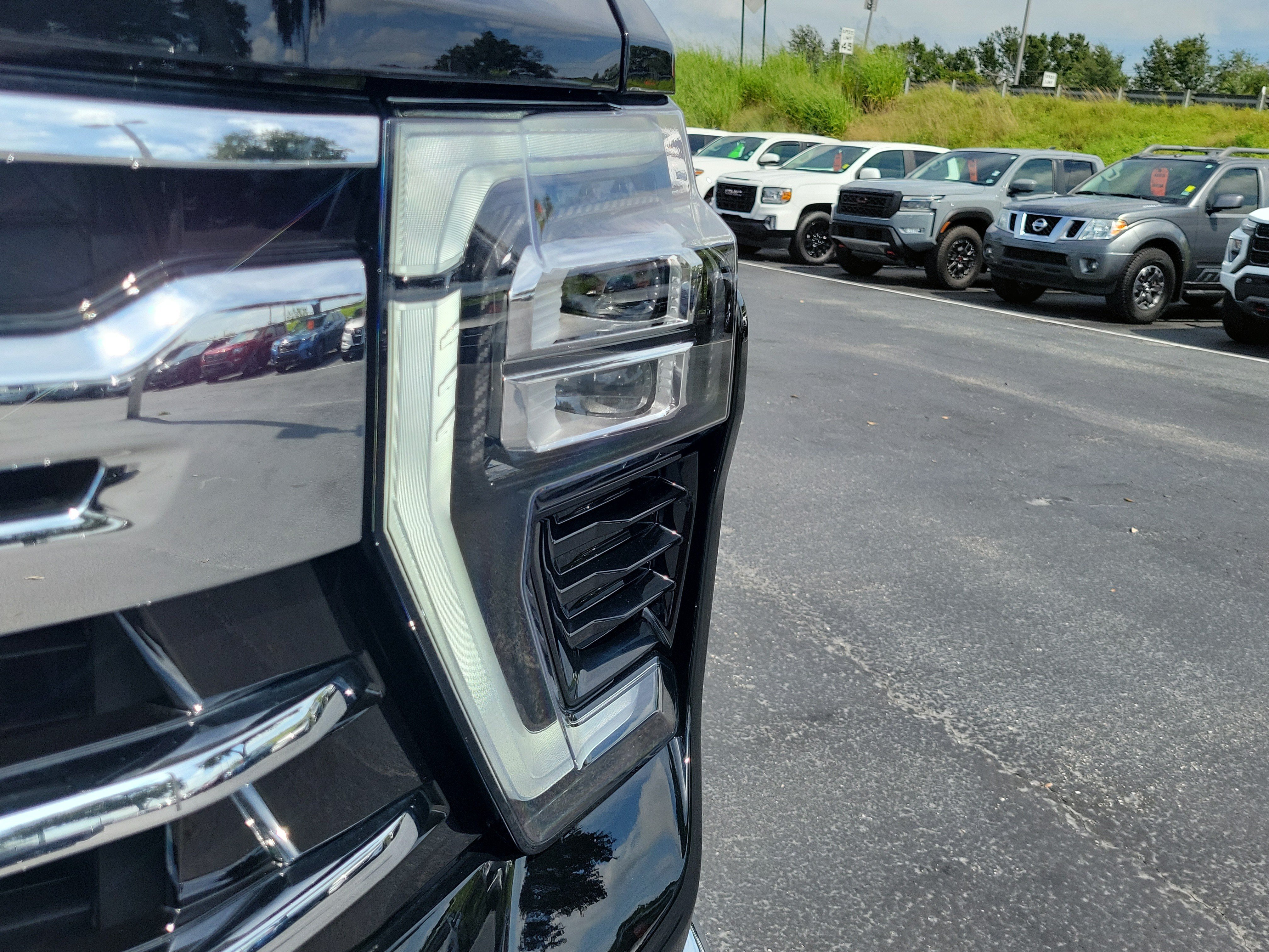 Used 2026 Chevrolet Silverado 2500 LTZ w/ LTZ Premium Package AWD/4WD image 3