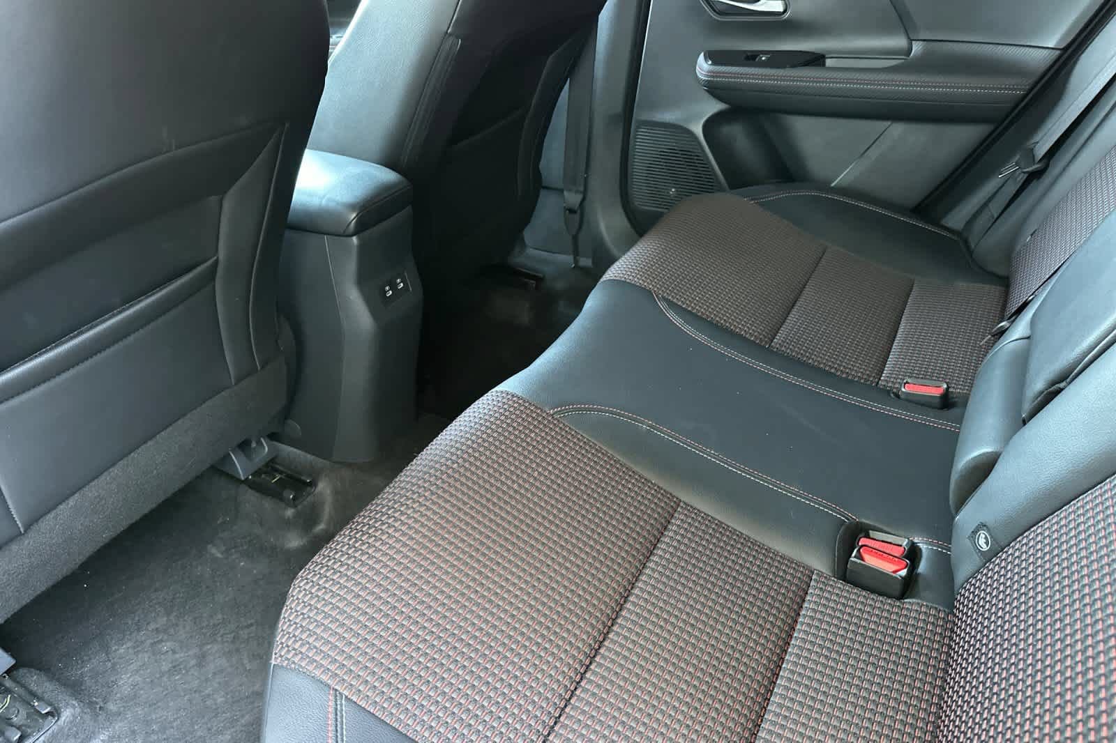 Used 2025 Nissan Kicks SR FWD image 4