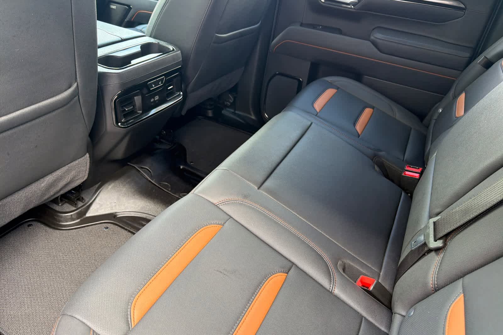 Used 2025 GMC Sierra 1500 AT4 w/ Technology Package AWD/4WD image 4