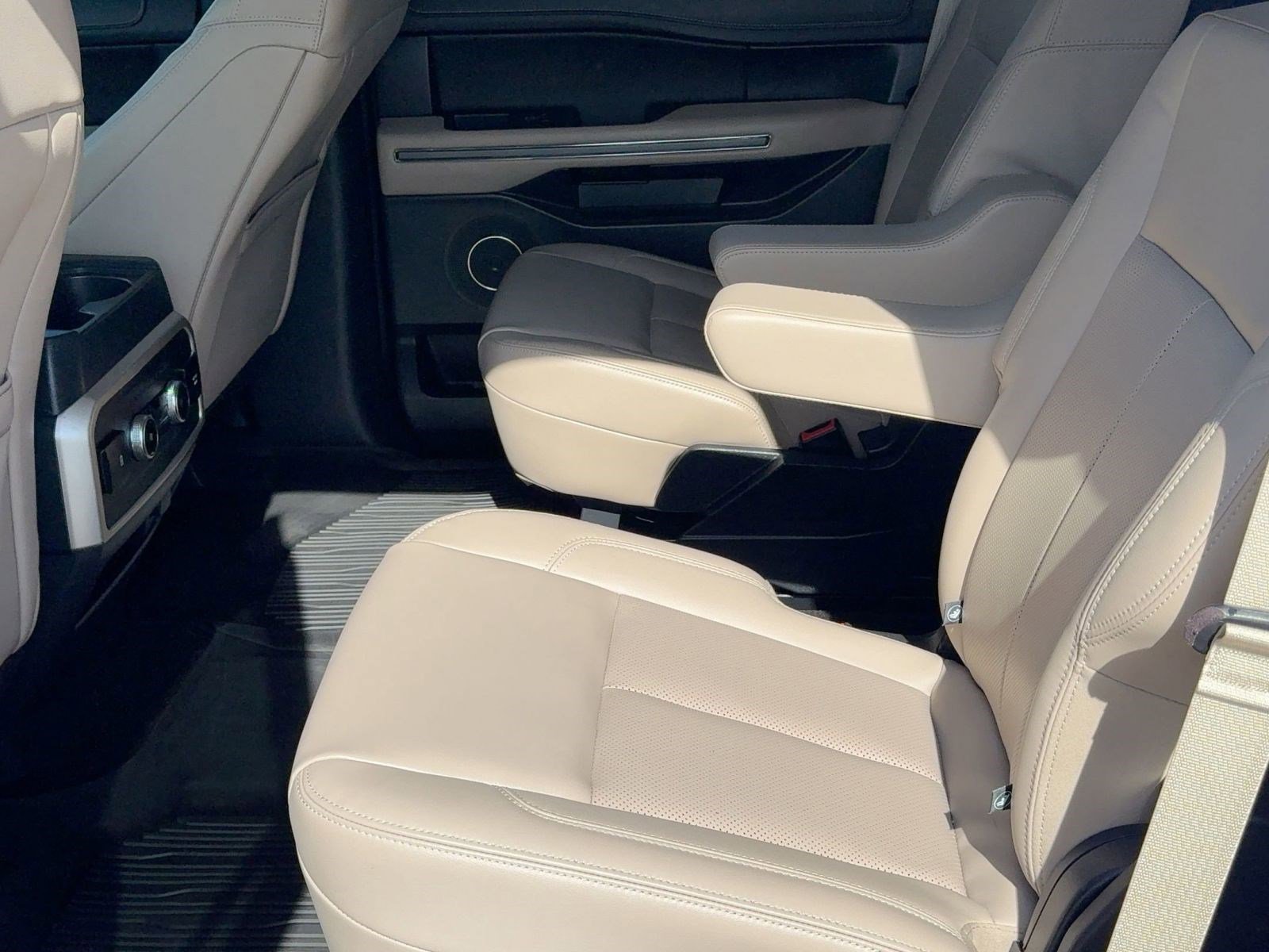 Certified 2022 Ford Expedition XLT image 27