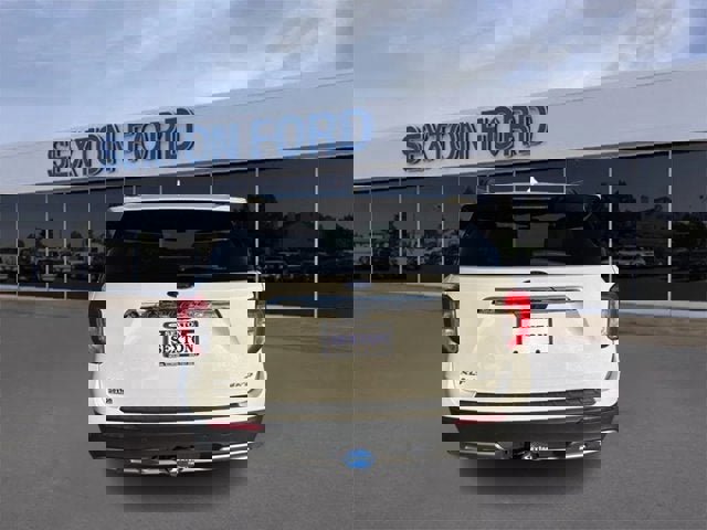 Certified 2023 Ford Explorer XLT w/ Equipment Group 202A image 4